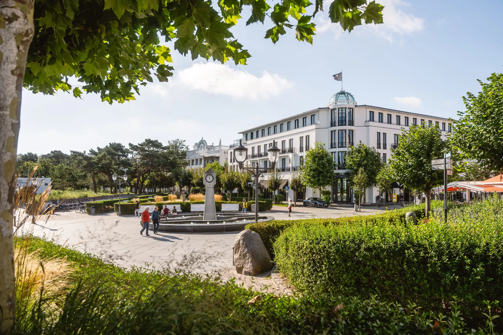 A-ROSA Ceres by the sea A building with a fountain and trees.